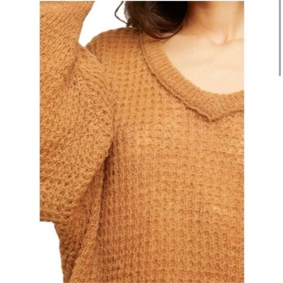 Free People Lulu Oversized V-Neck Sweater in Birchwood Brown Blouson Sweater. Lg - Picture 4 of 11